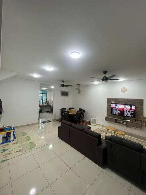 Hadeerna Homestay - Double Storey Terrace Chemor Εξωτερικό φωτογραφία
